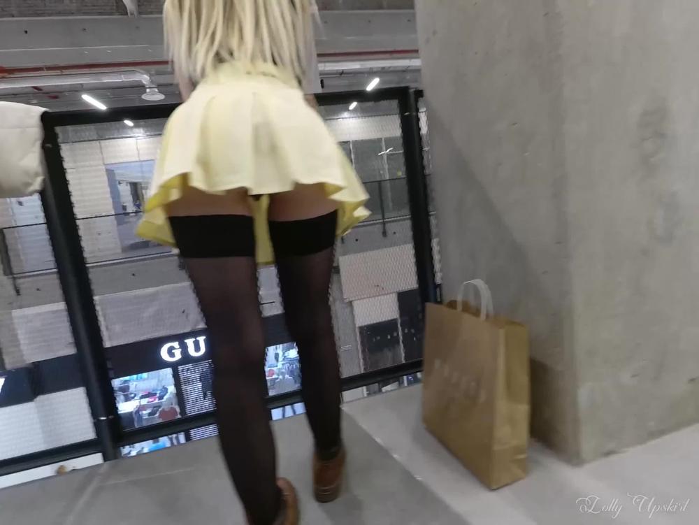 Petite Girl Flashing Pussy under miniskirt in mall (Risky Upskirt)