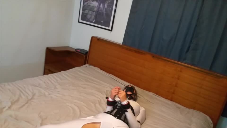 Tripsixwhitesuit1