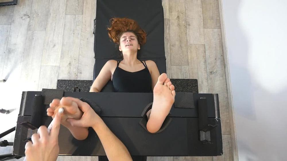 Frenchtickling - No Mercy For The Ultra Ticklish 18 Years Old Dancer'S Feet