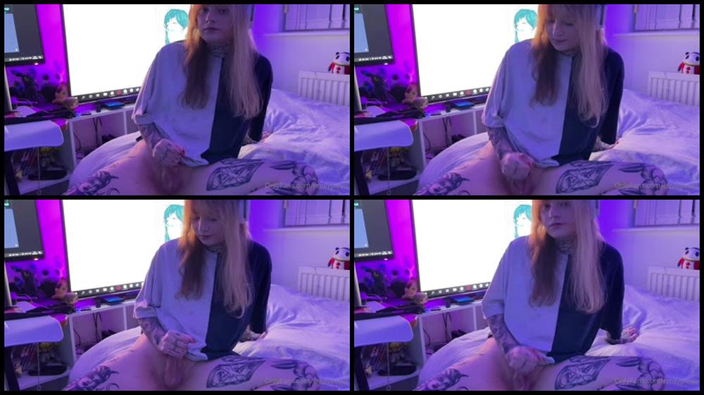 Emilypiexo 01 10 2021 2230995505 Bustin A
