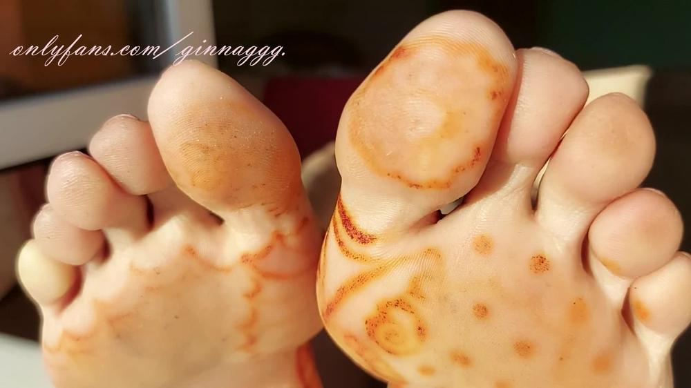 foot worship, dirty foot fetish, hairy armpits and hairy legs wanna lick and sniff ? milf GinnaGg