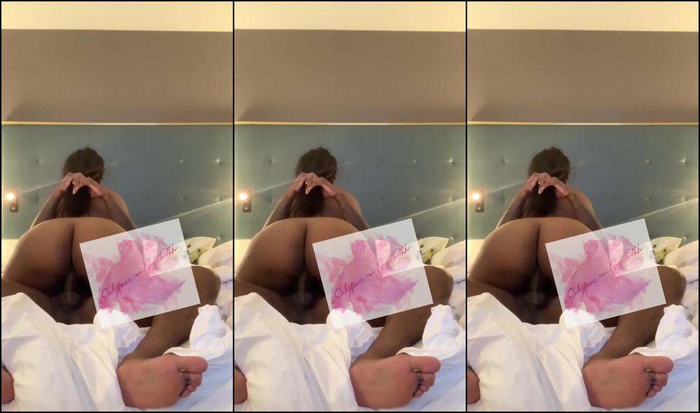 Fucking my stepcousin in the room while everybody is gone