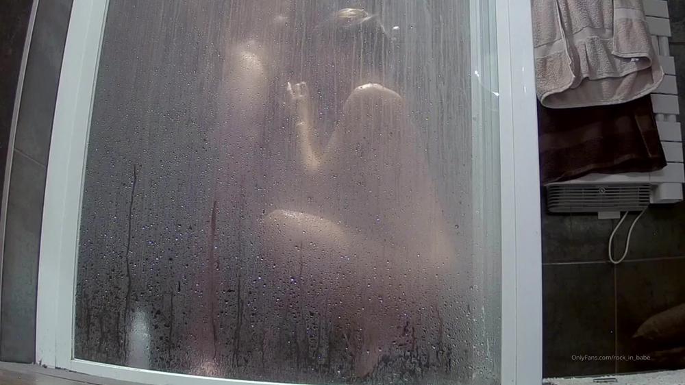 8227058 Duo Under The Shower 1920X1080