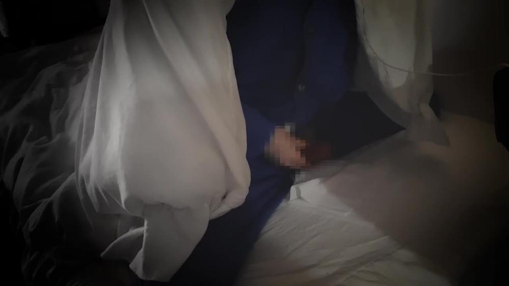 盗撮！？布団を被ってオナニーする男の子