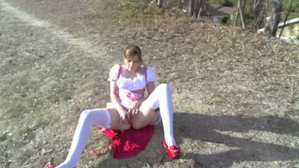 Lacielaplante-Red-Ridinghood-Takes-It-Outside-2020-01-25
