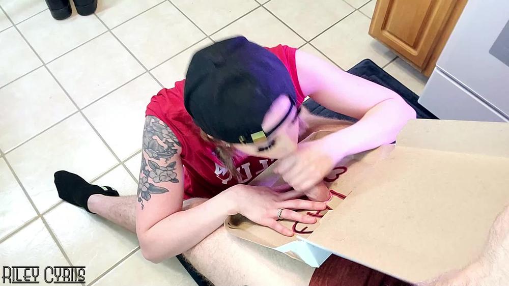 Riley Cyriis Pizza Box Blowjob