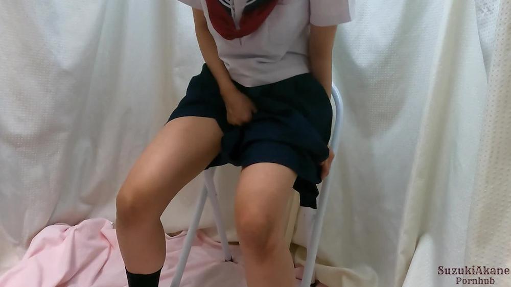 限界まで我慢して遊んでたらおトイレ間に合わなくておもらし