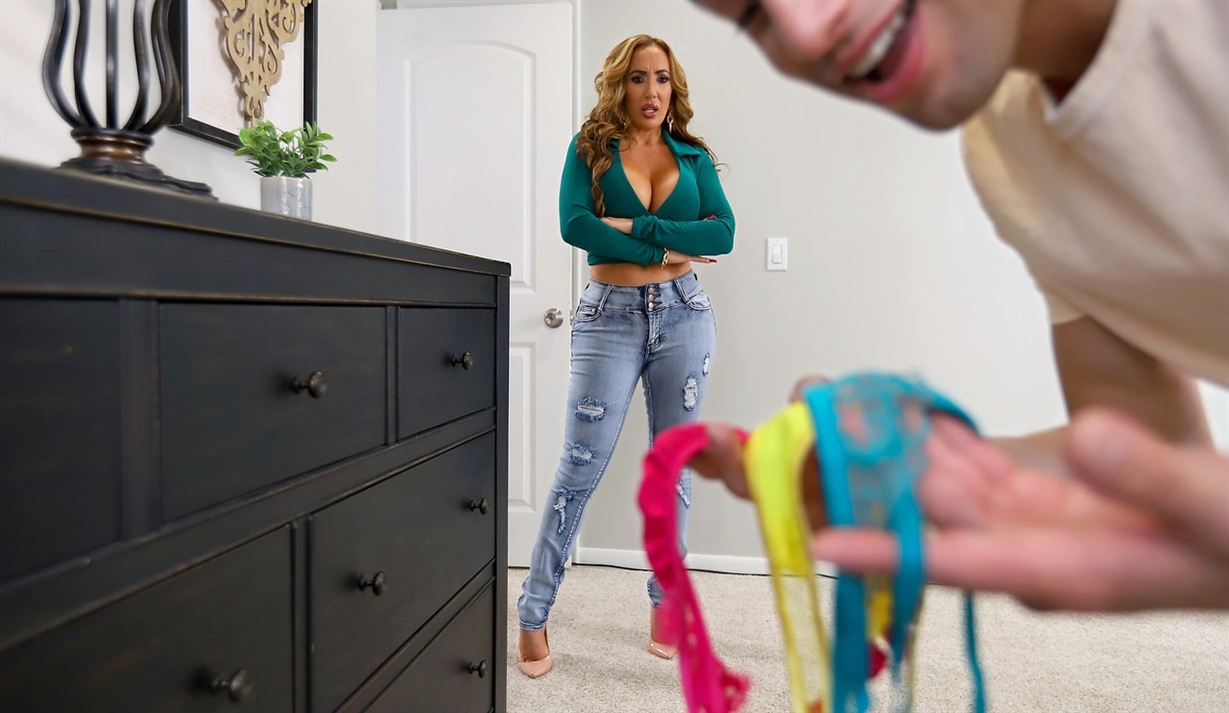 Richelle Ryan - Moms Panties