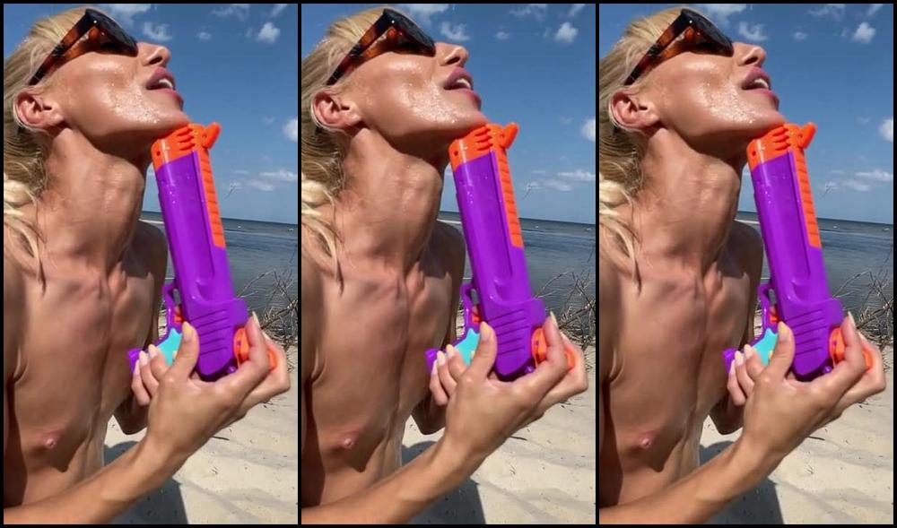 ADORABLE GAGGING PRINCESS SALIVA BUNNY SQUIRTING BY TOY GUN IN THE THROAT WORSHIP OPERA AT THE BEACH