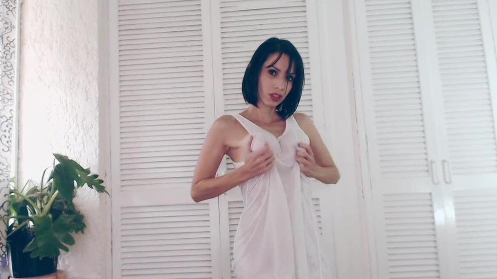 016 - Bouncing Bikini And Wet T Shirt