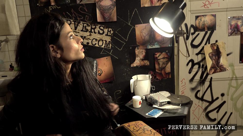 S02E01 German Tattoo