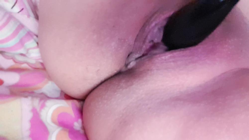 Sophielatina_Close-Up-Dripping-Cum-And-Squirt--Toy