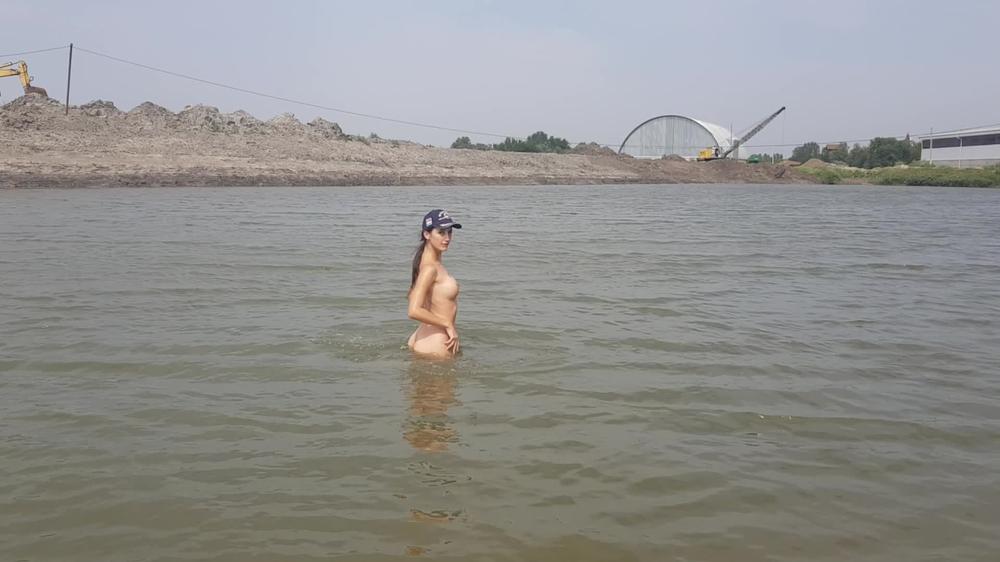 Girl bathes naked in the river and masturbates on the shore