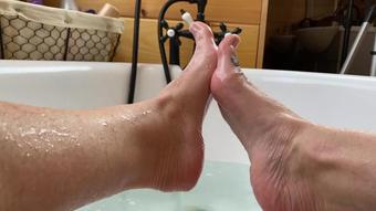 Buddahsplayground Joi Foot Job In Bubble Bath