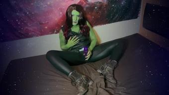 Gamora Stretches Her Holes For Daddy