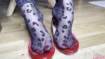 Goddess Lena - Cum on ballerina nylon feet