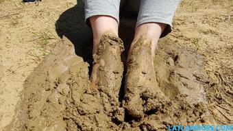 Layla's Big Muddy Feet