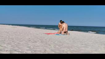 Sharing My Girl With A Stranger On The Public Beach. Threesome Wetkelly.