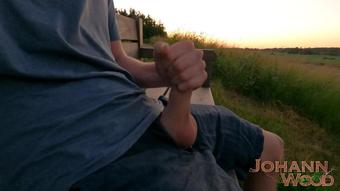 Real risky cumshot right at the jogging track! - Cover the track in cum