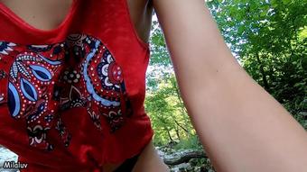 Öffentlicher Sex am Bach - beinahe erwischt - Milaluv