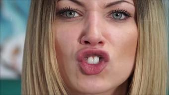 Amber Makes 'Square' Lips