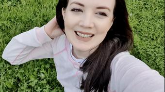 Outdoor grey leggings wetting peeing - November 09, 2021