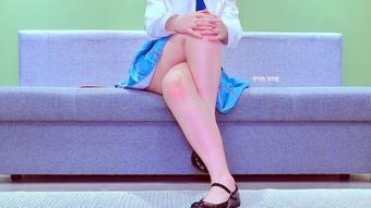 Do you love how classmate cross her legs