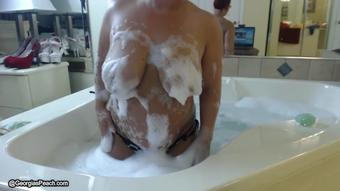 Checkered Bubble Bath Goddess - June 28, 2017