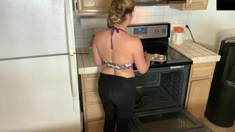 Stepmom In The Kitchen Takes Stepson'S Dick After He Takes The Wrong Pills