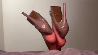 Ebony Girl Dangles Removes Guess Pumps