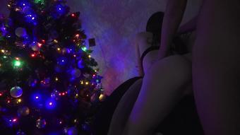 Stepfather bought a Christmas tree, stepdaughter immediately thanked him 2