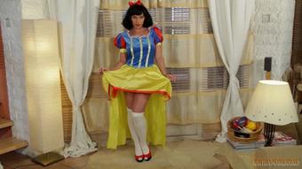 TRICK OR TREAT?! HALOWEEN SNOWWHITE