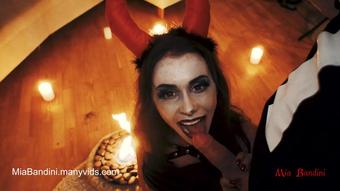 Mia Bandini - Horny Devil Fucked Skeleton Halloween
