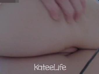 Kateelife Pussy Close Group Show