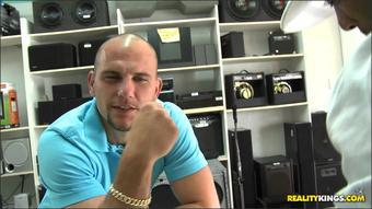 Pussy_Pawn_Big-1080