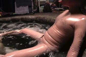 Heavy_Rubber_Hot_Tub_Pt_2_Hypnosis_Latex_Aliceinbondageland