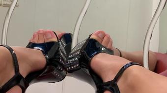 High heels, feet - May 26, 2019