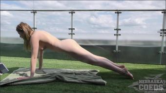 Nc20211019 Hot Fashion Model Naked Rooftop Yoga 18Yo Margarita