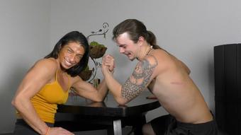 Alexis vs Max: Arm Wrestle