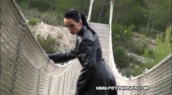 Killer_Crosses_The_Bridge