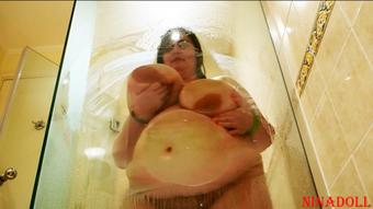 Sexy shower! Wash the wall with boobs
