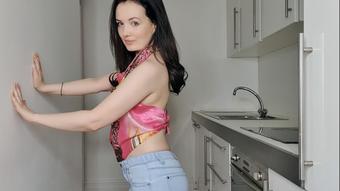 Jeans and panty wetting in the kitchen - July 09, 2021