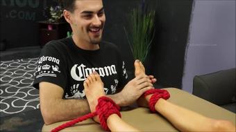 Vicki Has Her Size 5 Feet Worshiped