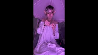 Tired elf uses chhinkni before bed - August 17, 2023