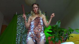 Queen KONG In Skin Suit FLEXING