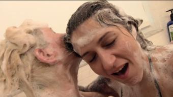Jenni & Morgana: Hair Washing Fun