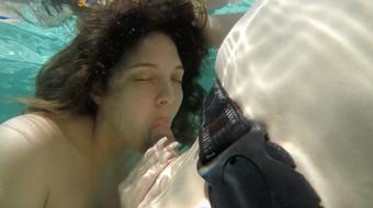 Sadie Holmes Imposed Underwater BlowJob