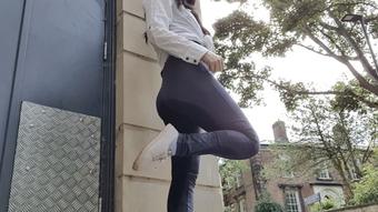 Outdoor navy leggings peeing in the sun - August 31, 2020