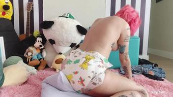 Girlfriend Reveals Her Diaper Fetish