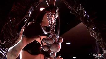 Cybill Troy - Cybill Hates Cock And Balls! Pоrnolаb.Nеt